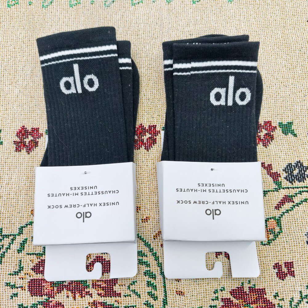 NWT ALO Yoga Throwback Sock 2 Pairs - M